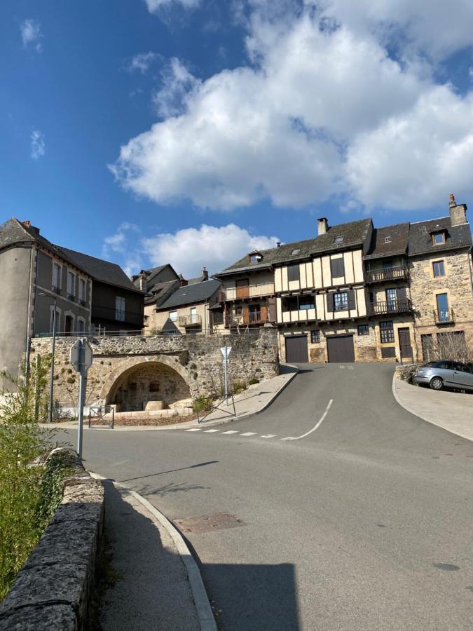 فندق Au Pont D'Olt Saint-Côme-dʼOlt المظهر الخارجي الصورة